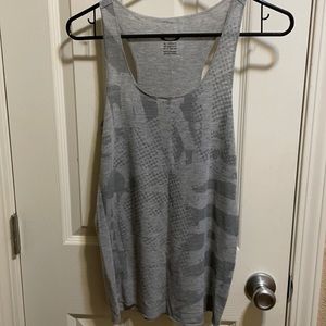 Woman’s Oakley gray tank top size Xsmall